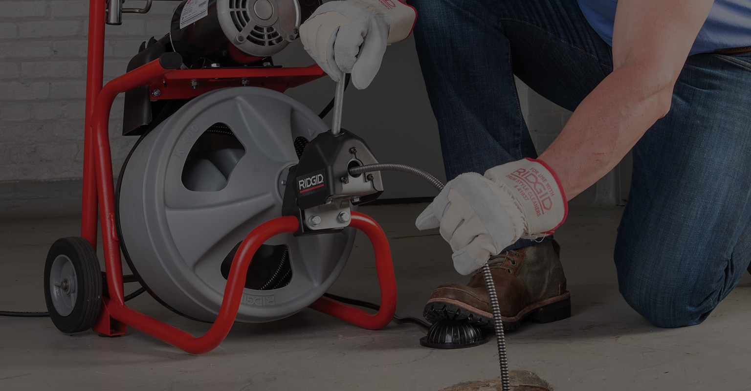 Czyszczenie rur kanalizacyjnych - jakiego narzędzia użyć?